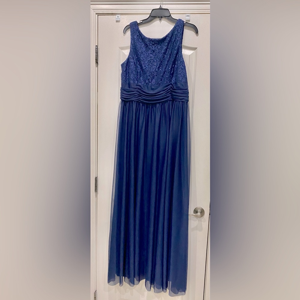 JH NWOT navy sleeveless gown Lace shimmery bodice Lined chiffon skirt Size 16
